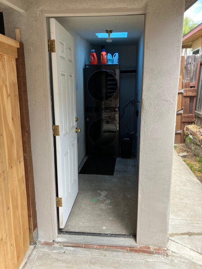 Foto del edificio - 10321 Leolang Ave