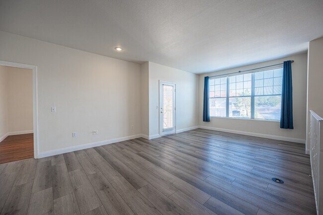 Building Photo - 8555 W Russell Rd