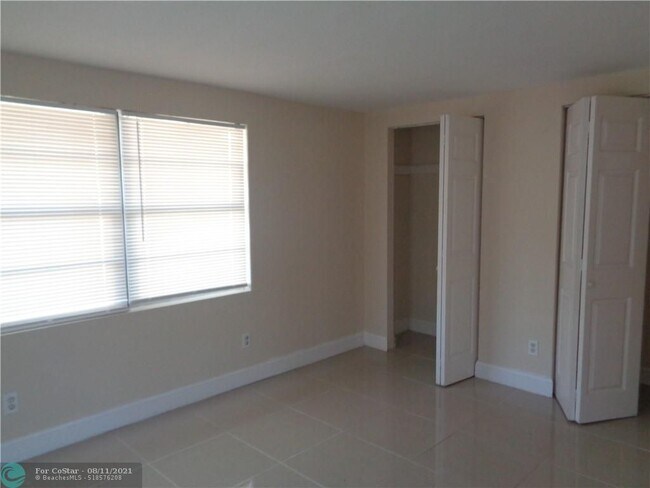Foto del edificio - 1331 SW 44th Terrace
