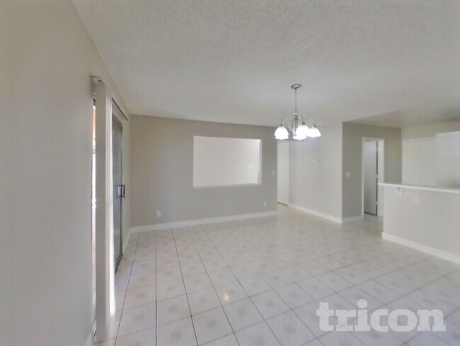 Foto del edificio - 5728 Fairlight Dr