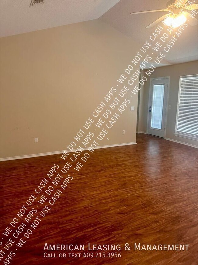 Building Photo - 3-Bedroom 1.5-Bath Home Available for Leas...