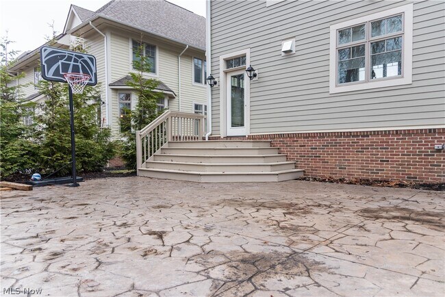 Building Photo - 40 Ashbourne Dr