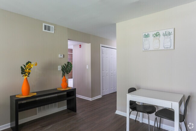 1HAB, 1BA - 650 ft² - Creekside Forest Apartments