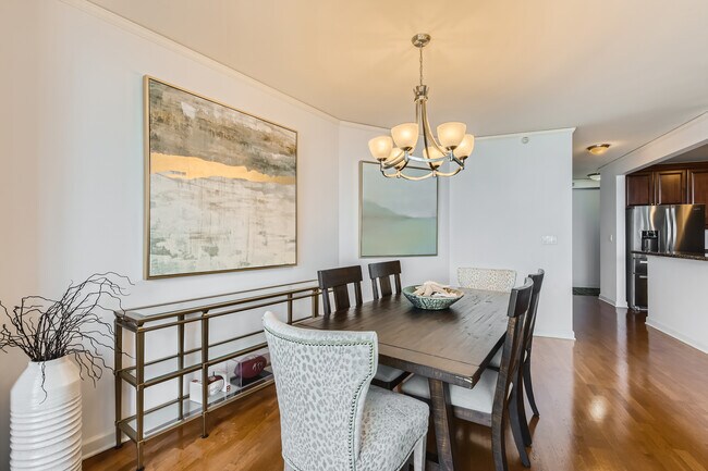 Building Photo - 420 E Waterside Dr