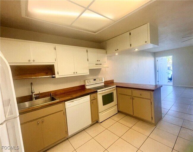 Foto del edificio - 3417 SW Santa Barbara Pl