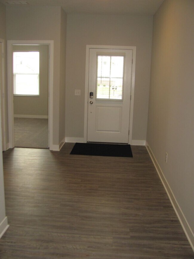 Building Photo - Beautiful 3 Bedroom Ranch in the heart of ...