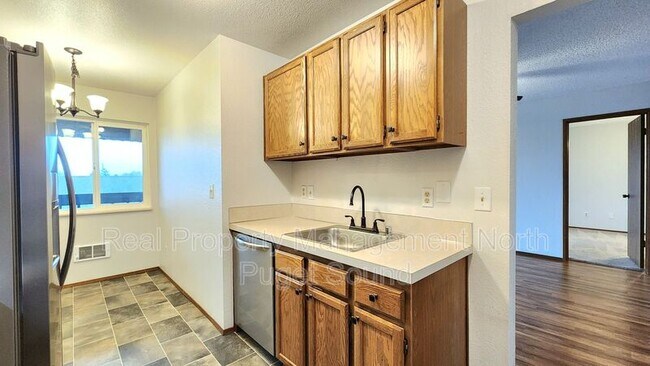 Building Photo - 3207 Colby Ave