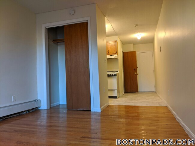 Building Photo - 8 Wait St