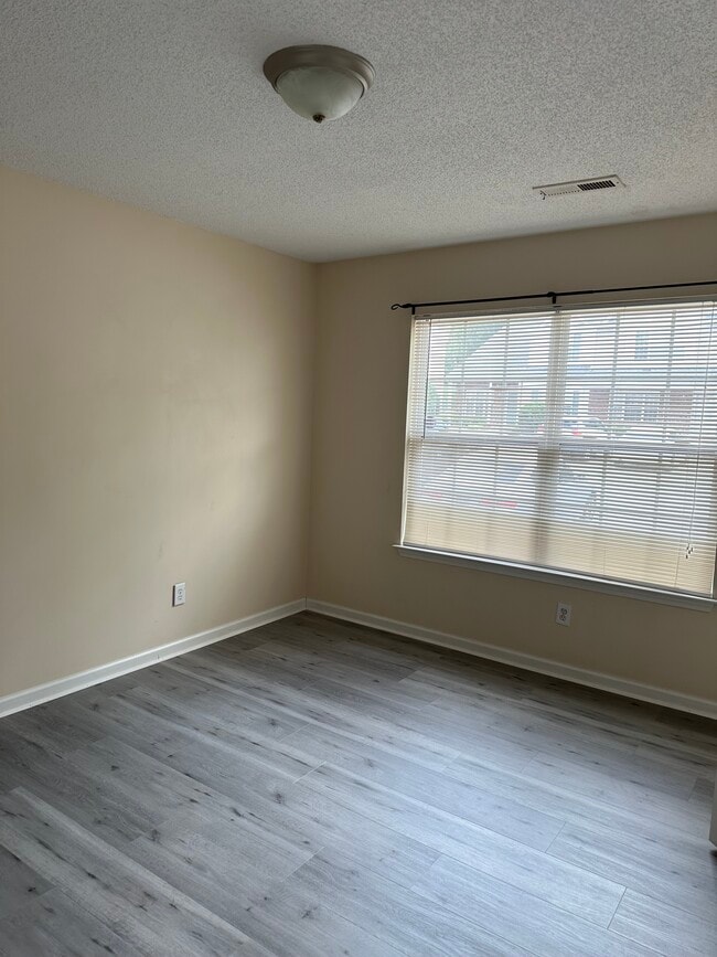 Building Photo - 124 Malamute Ln