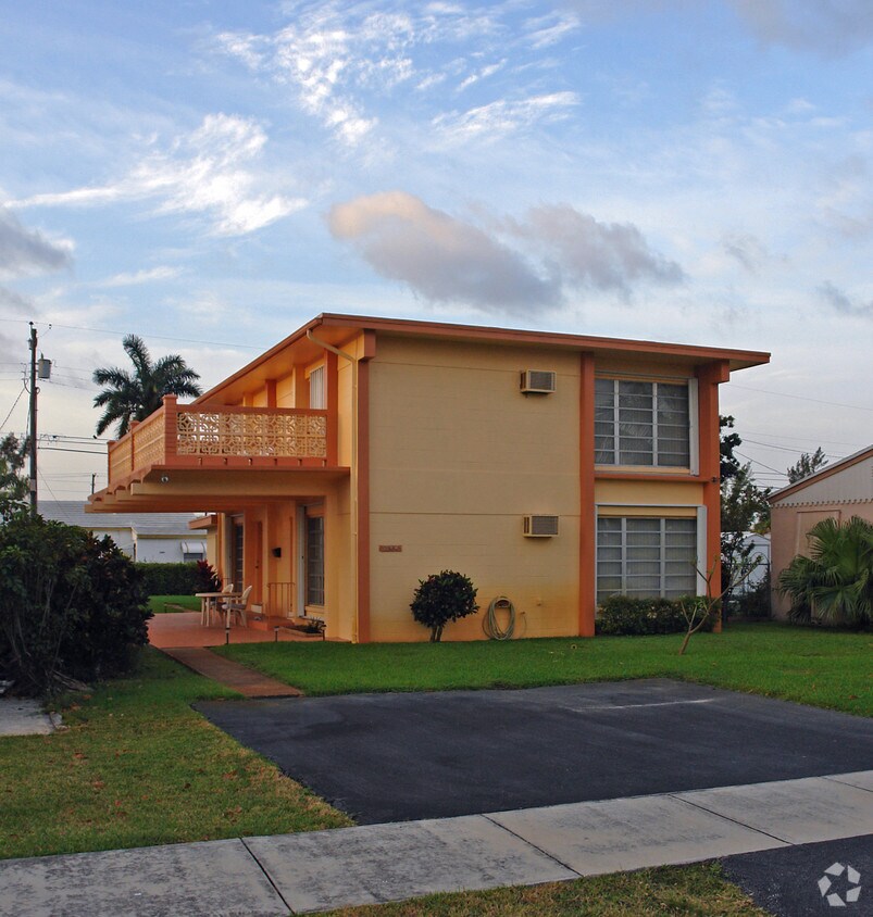 2304 Roosevelt St, Hollywood, FL 33020 2304 Roosevelt St Hollywood