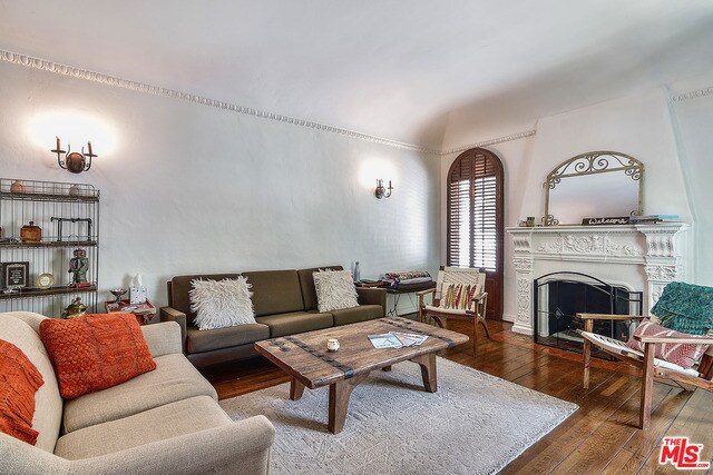 Foto del edificio - 8426 Blackburn Ave
