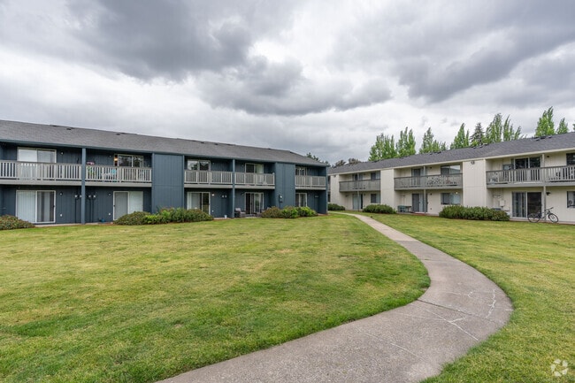 Building Photo - Oak Creek