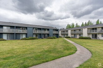 Building Photo - Oak Creek