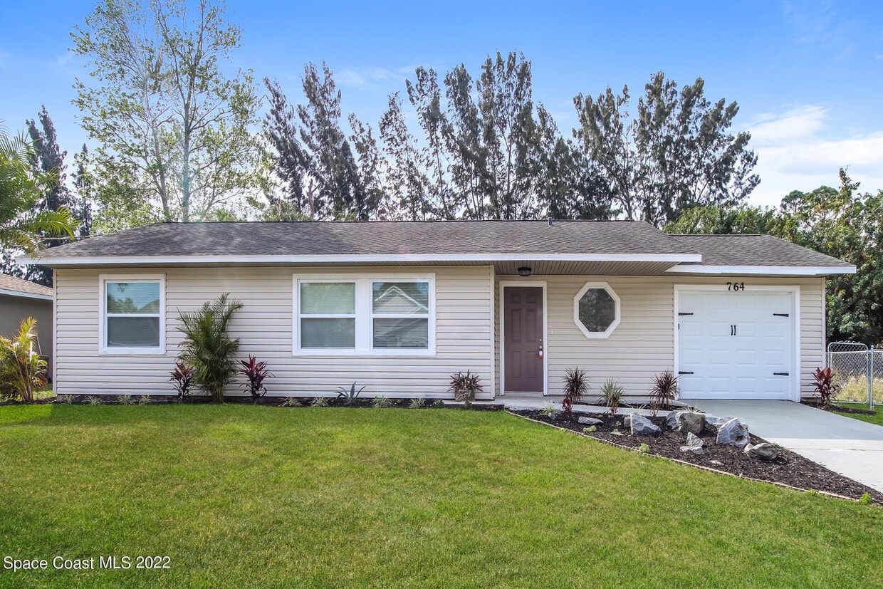 Primary Photo - 764 Gelaso St SW