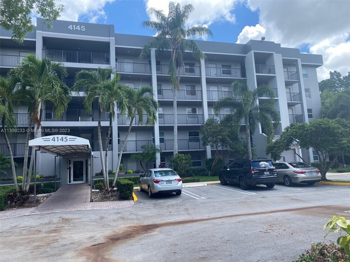 4145 Cypress Reach Ct Unit 103, Pompano Beach, FL 33069 Condo for