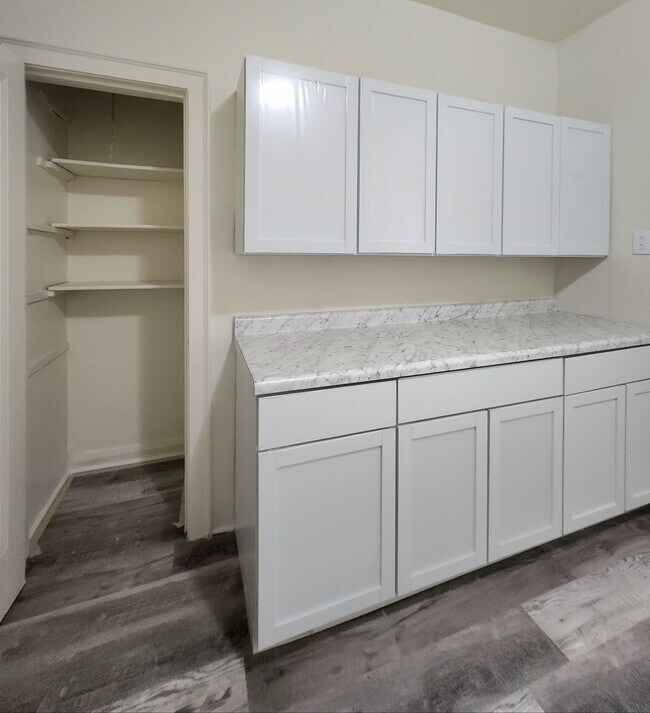 Foto del edificio - Newly Rehabbed Oak Park 2 bed 1 bath with ...