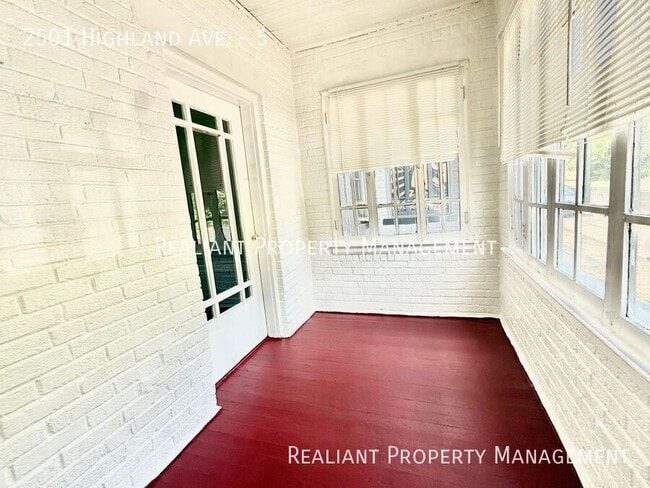 Building Photo - 2501 Highland Ave