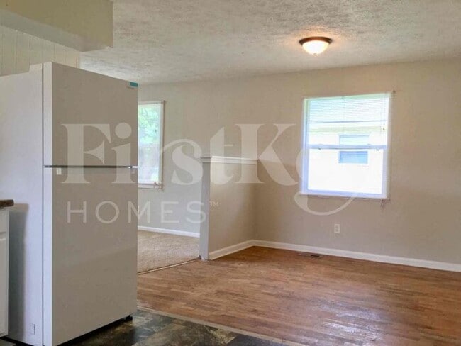 Building Photo - 4601 N Richardt Ave