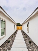 Building Photo - 740 N Alamo Rd