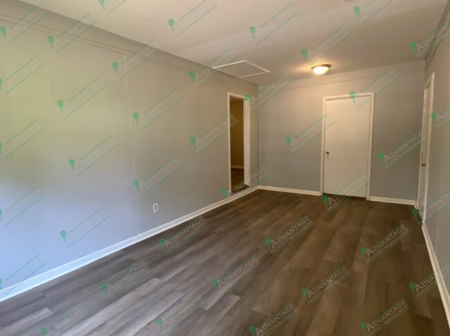 Building Photo - Cute 4 bedroom