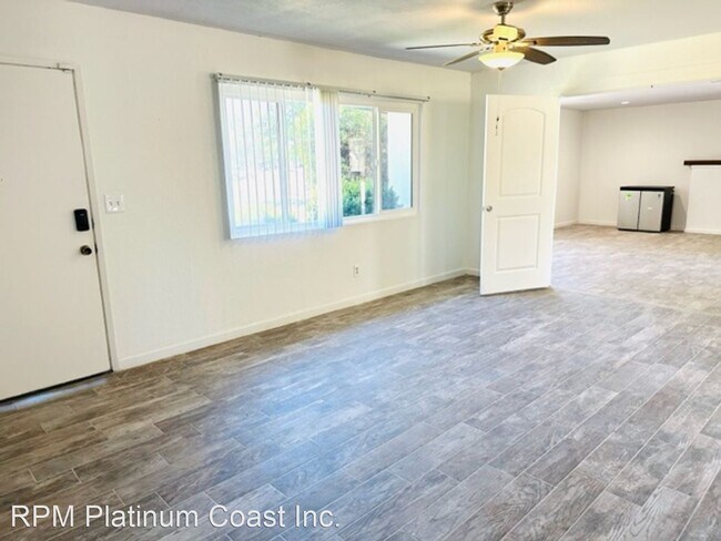 Building Photo - 3 br, 3 bath House - 7421 N Maple Ave