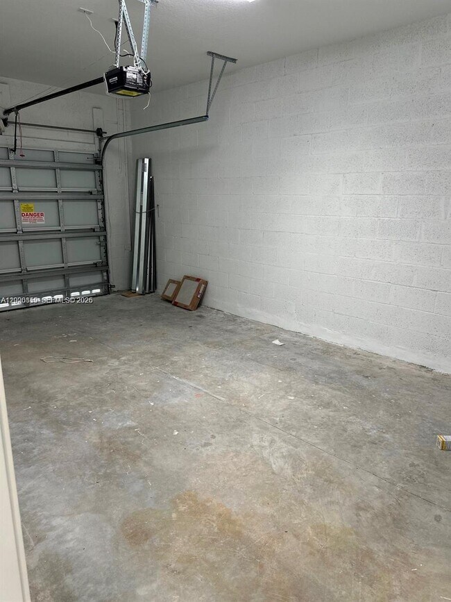 Foto del edificio - 853 SW 12th St