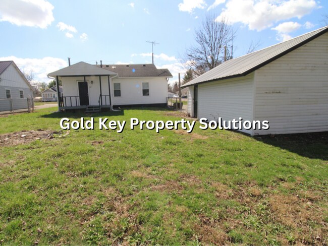 Foto del edificio - MUNCIE 3 BR 1 BA House with Garage and Covered Porch (SECTION 8 APPROVED)