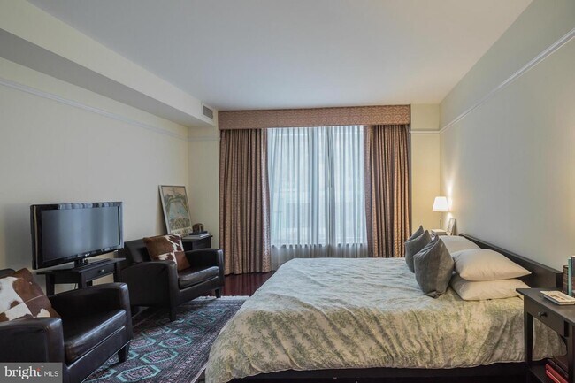 Foto del edificio - DC Holdings LLC