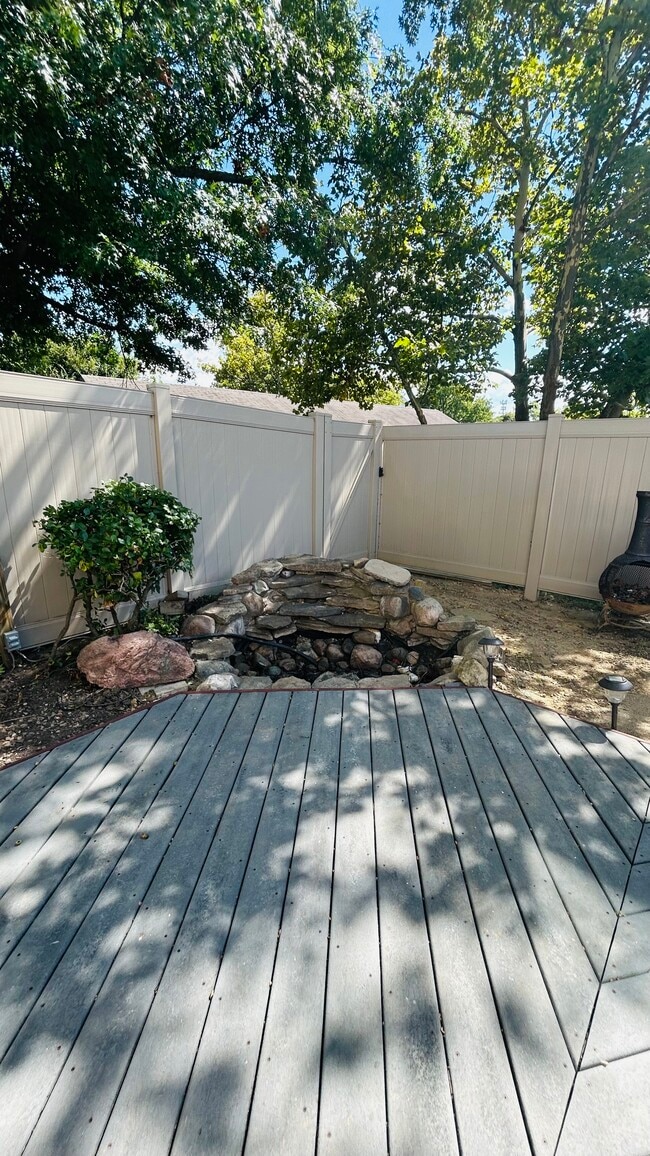 Foto del edificio - 10875 Ponds Ln