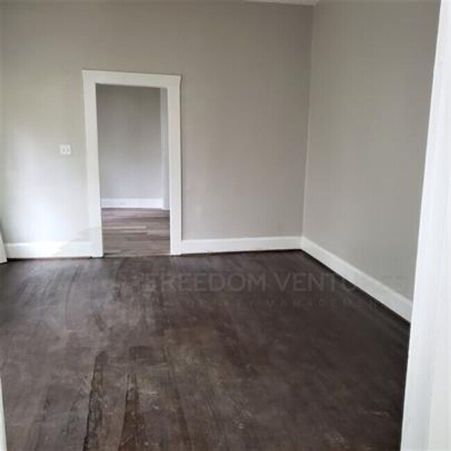 Foto del edificio - Spacious 3BR/2BA Rental with Hardwood Floo...