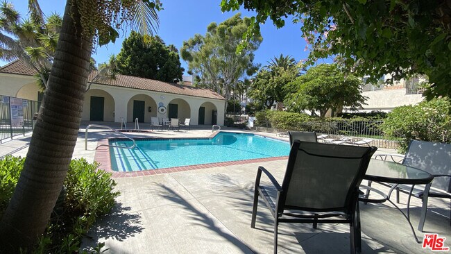 Foto del edificio - 6474 Cavalleri Rd