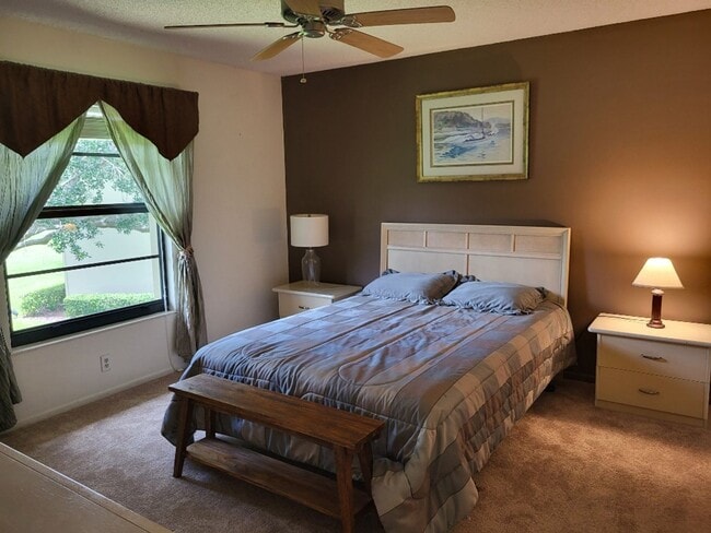 Building Photo - Welcome to Vista Plantations! An Independe...