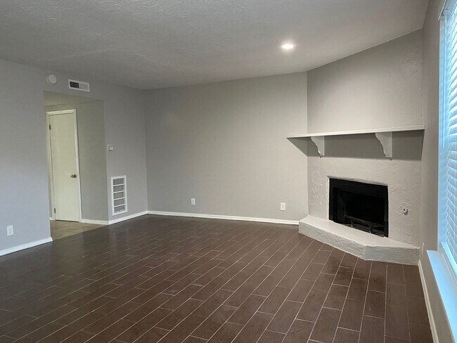 Photo - 2 Bedroom Duplex near Lake Overholser House