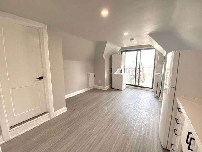 Photo du bâtiment - 953 Montclair Ave