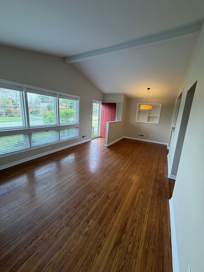 Foto del edificio - 7408 Lorenzo Ln