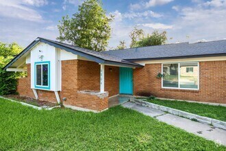 Building Photo - 6804 Duquesne Dr