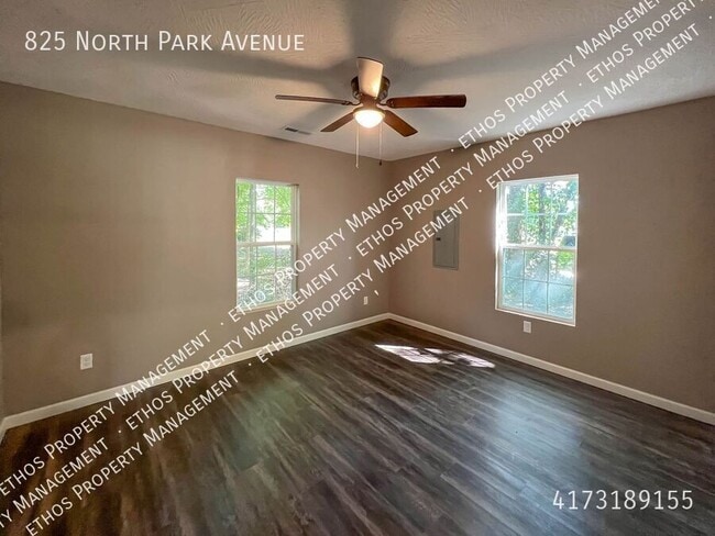 Building Photo - 825 N Park Ave