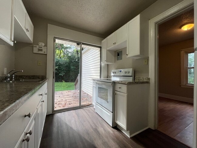 Foto del edificio - 1256 Edgewood Rd