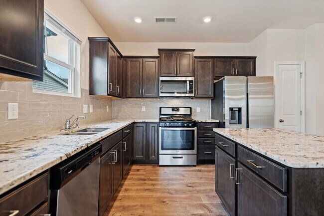 Building Photo - 3BR, 2BA home in the heart of the Triangle!