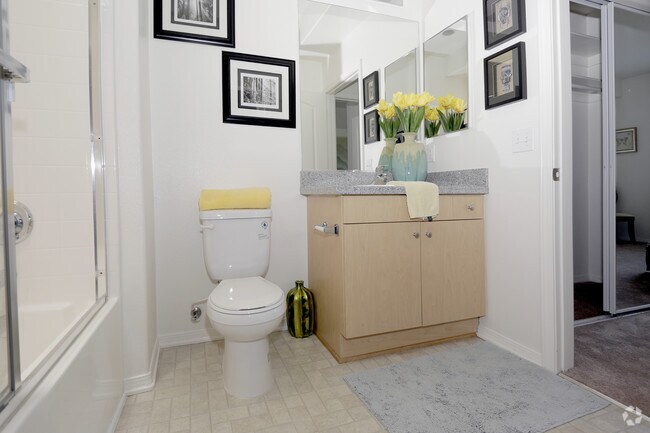 2HAB, 2BA - 1,008 ft² - The Magnolia at Sherman Oaks