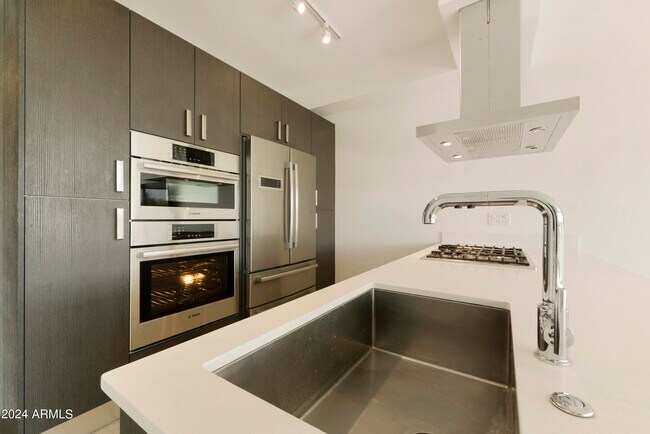 Foto del edificio - 7120 E Kierland Blvd