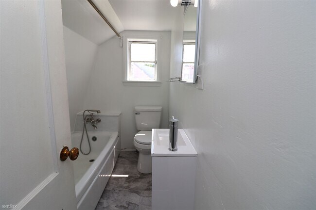 Building Photo - 1 br, 1 bath House - 3120 Waverly Road Garage