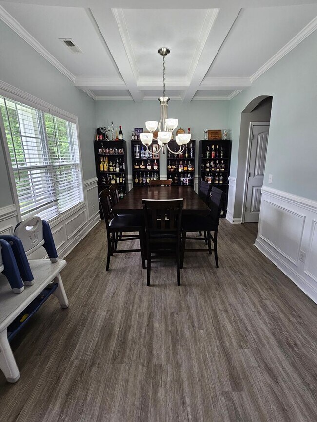 Foto del edificio - Gorgeous and Spacious 4 Bedroom Home!