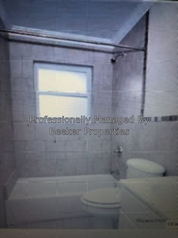 Building Photo - 1401 Mccullough Ave NE Unit 4