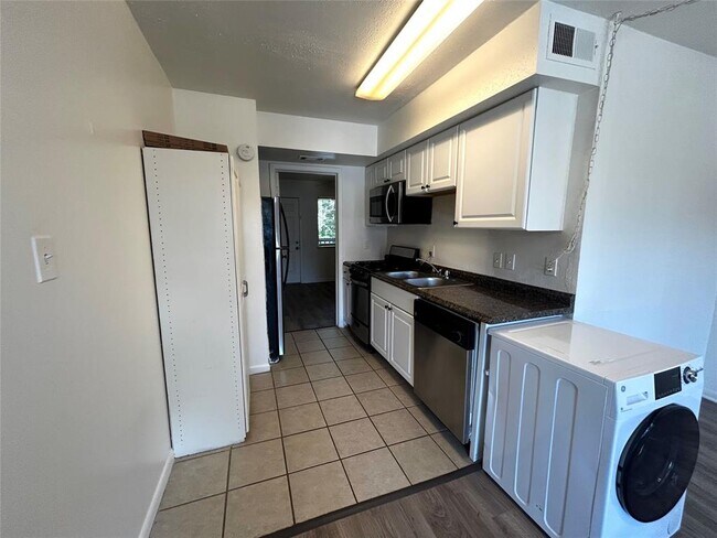 Foto del edificio - 1010 W 23rd St