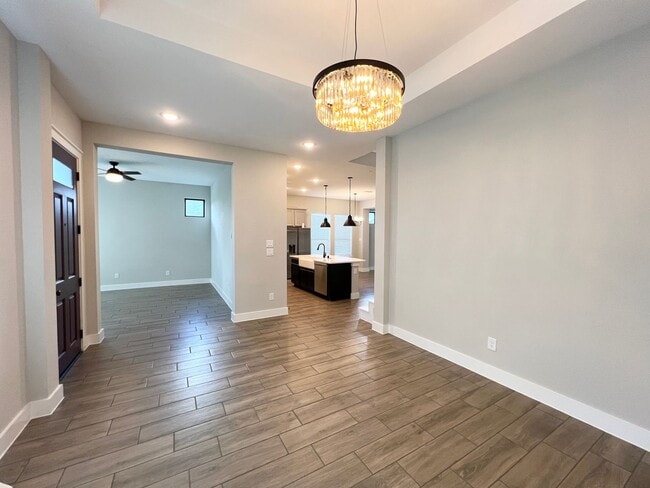 Building Photo - Stunning 3/2.5/2 Craftsmen Cottage in luxu...