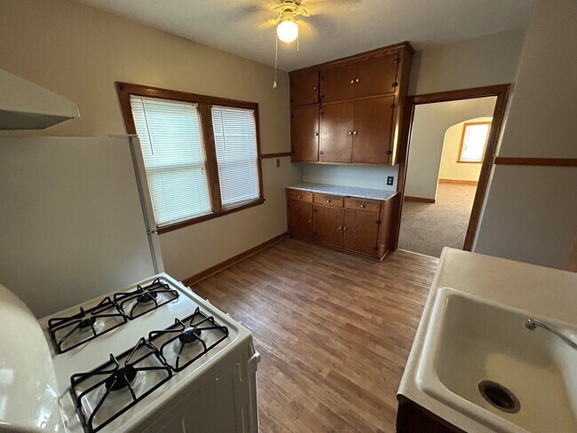 Building Photo - Charming 2BED/1BATH Southside Upper
