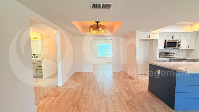 Foto del edificio - 652 W Strahan Dr