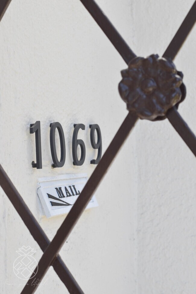 Foto del edificio - 1069 S Holt Ave