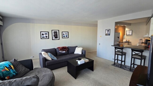 Foto del edificio - 300 N State St